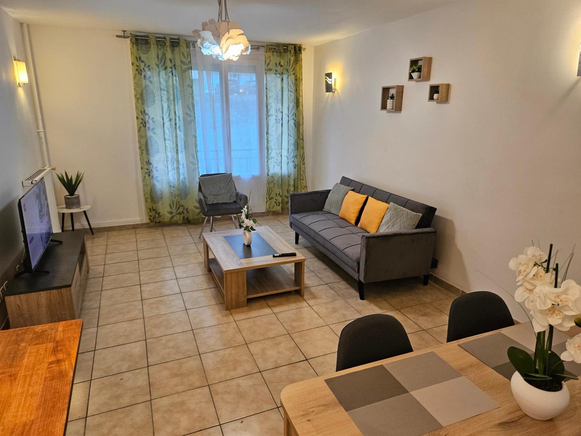 Latour Apartment *
